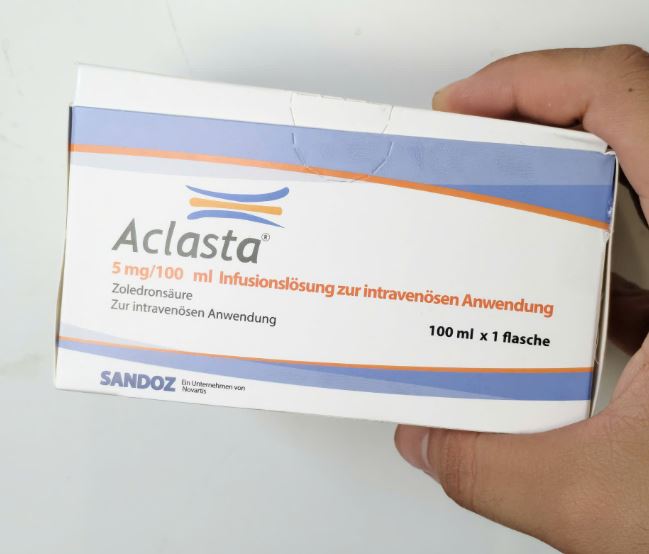 Thuốc Aclasta 5mg/100ml điều trị loãng xương ở phụ nữ sau mãn kinh