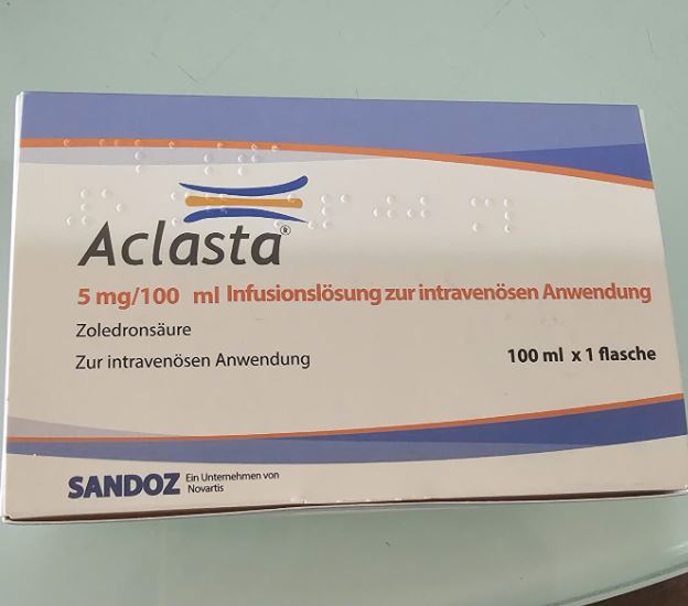 Thuốc Aclasta 5mg/100ml điều trị loãng xương ở phụ nữ sau mãn kinh